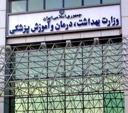 انتقاد شدید فعال دانشجویی از وزیر بهداشت به دلیل دریافت سکه توسط معاونش از بیماران