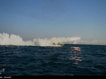 نیروی دریایی سپاه در خلیج فارس و تنگه هرمز رزمایش برگزار می‌کند