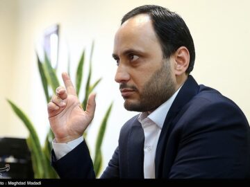 بهادریجهرمی: شهید رئیسی دولت را با تورم ۶۰ درصد تحویل گرفت/ ۶ میلیون نفر از فقر خارج شدند