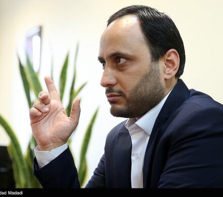 بهادریجهرمی: شهید رئیسی دولت را با تورم ۶۰ درصد تحویل گرفت/ ۶ میلیون نفر از فقر خارج شدند