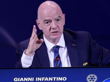 مداخله اینفانتینو برای جلوگیری از افشاگری مجری مراسم قرعه‌کشی جام جهانی+عکس