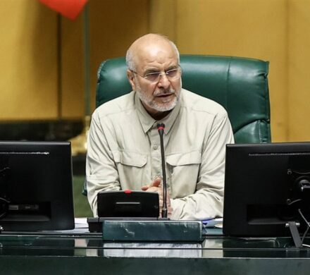 قالیباف: مدعیان جزایر سه‌گانه اراده‌ ملت ایران برای دفاع از تمامیت ارضی را آزمایش نکنند