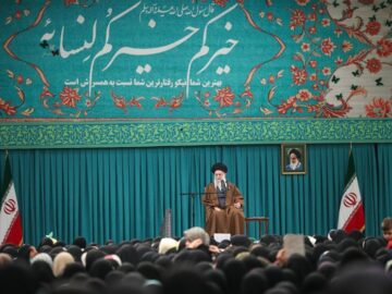 امام خامنه‌ای: زن، کارگزار خانه نیست، مدیر است