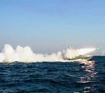 شلیک همزمان موشک‌های بالستیک و کروز سپاه در رزمایش اقتدار