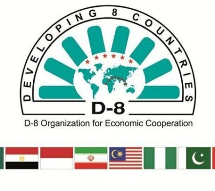 حضور نماینده ایران در اجلاس گفتگوی جوانان D_۸ باکو