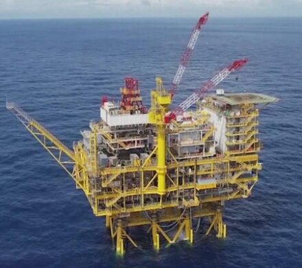 احیای سرمایهگذاری نفتی؛ تکیه بر مدلهای داخلی و صندوق توسعه ملی