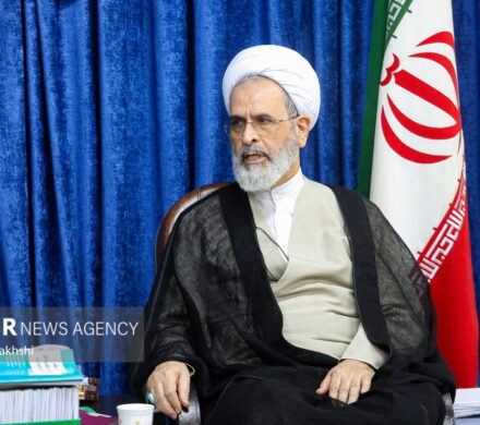 آیتالله اعرافی: معرفی دستاوردهای بانوان، مقابله با هجمه دشمن است