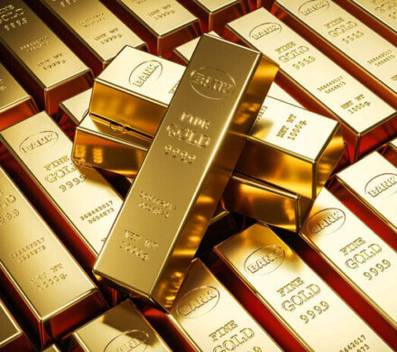 قیمت هر انس طلا در بازار جهانی کاهش یافت