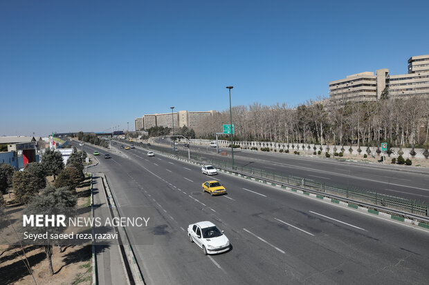 فرسودگی آسفالت برخی جاده های قم؛ زنگ خطر استهلاک خودروها
