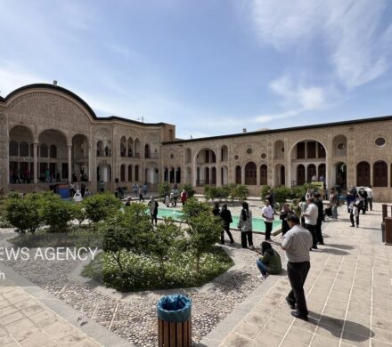 دانشجویان و اساتید کاشان از اماکن تاریخی کاشان بازدید رایگان دارند