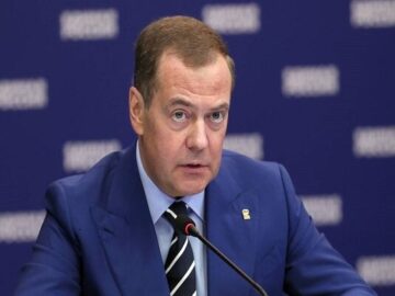 مدودف: آمریکا آشکارا از لزوم احیای ثبات راهبردی با روسیه صحبت می‌کند