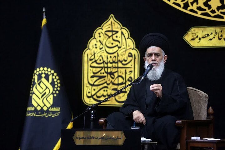 مومنی: دفاع از مقدسات با ناسزاگویی خلاف سیره اهل بیت (ع) است