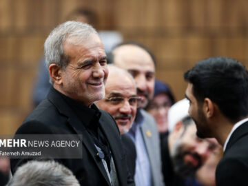 سخنرانی ۱۴ تشکل دانشجویی در مراسم روز دانشجو با حضور پزشکیان