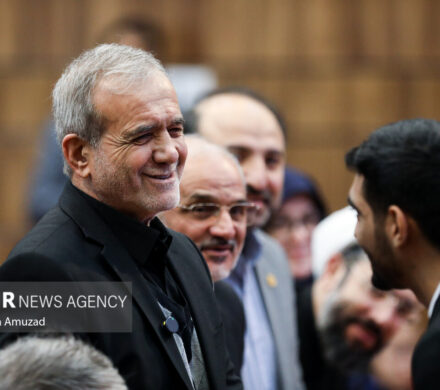 سخنرانی ۱۴ تشکل دانشجویی در مراسم روز دانشجو با حضور پزشکیان