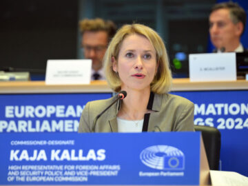 کالاس: باید برای اعمال فشار بر روسیه تلاش شود!