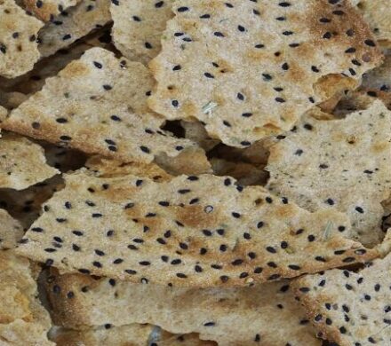 فیبر موجود در نان سالم به بهبود گوارش کمک میکند