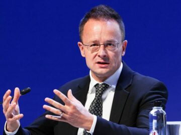 سیارتو: اروپا مانع از دستیابی اوکراین به توافق صلح با روسیه میشود