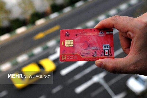 کاهش کارت سوخت در جایگاه ها؛ مسئولان تکذیب می کنند ومتقاضیان تایید