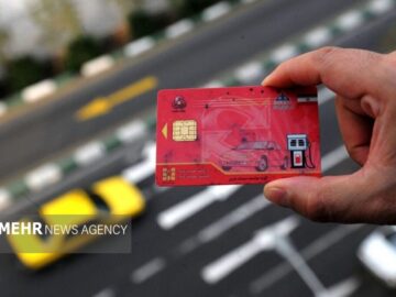 کاهش کارت سوخت در جایگاه ها؛ مسئولان تکذیب می کنند ومتقاضیان تایید