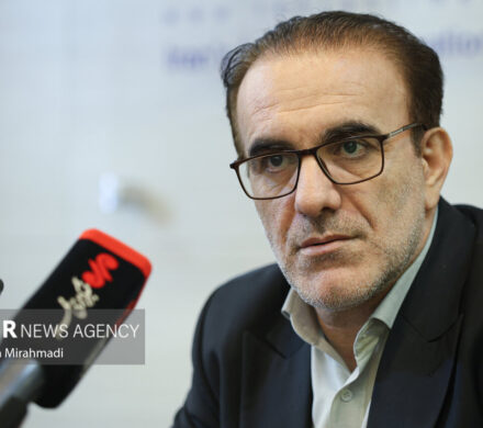 تأخیر پرداخت مطالبات حوزه سلامت، پرداختی از جیب مردم را بیشتر می‌کند