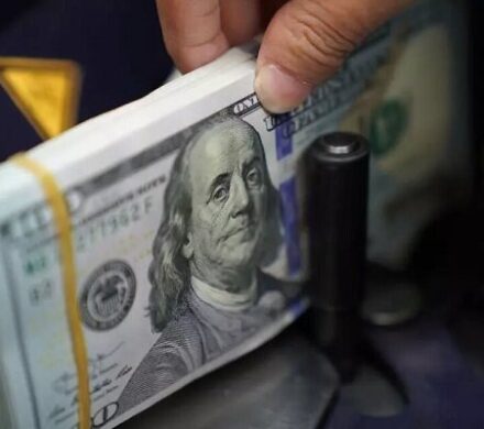 کاهش ارزش دلار برای دومین هفته پیاپی