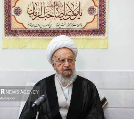 آیت الله مکارم: ارتباط رسانهای آستانهای مقدس و بقاع متبرکه تقویت شود