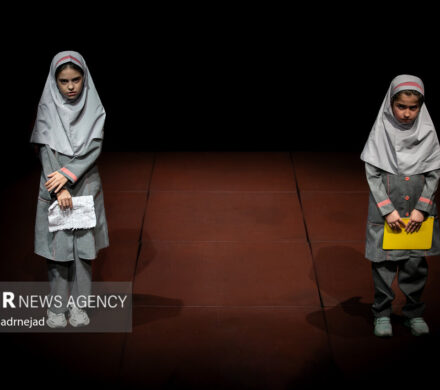 آشنایی مردم با دوره نوجوانی ضروری است؛ انتقاد از کیفیت سالن اجرا