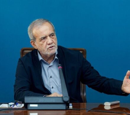 تأکید پزشکیان بر توسعه حمل و نقل ریلی حومهای تهران