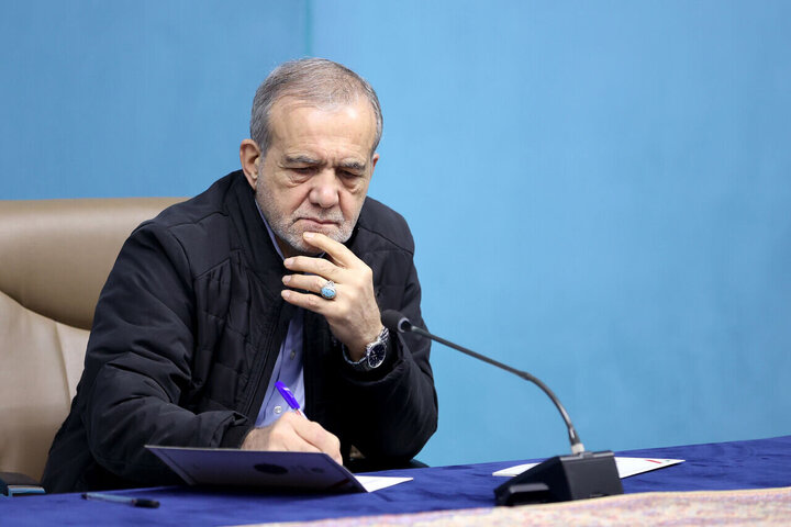 رئیس‌جمهور: با چاپ پول و وعده‌های بی‌پشتوانه تورم درست نمی‌کنیم