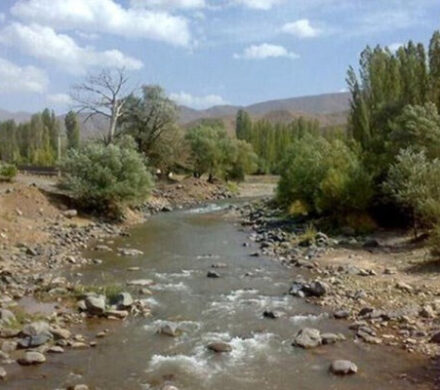 برداشت بی رویه مصالح از بستر رودخانهها عامل ایجاد مشکلات آبی در سنته