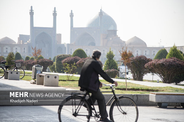زور باران به آلودگی هوای اصفهان نرسید