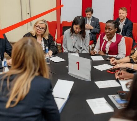 اعتراض ایثارگران به دیدار معاون سازمان استاندارد با مقام رژیم صهیونیست