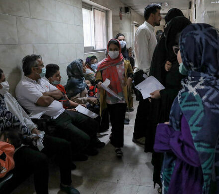 بخش های عفونی واطفال بیمارستان های کاشان مملو از بیماران آنفولانزا است