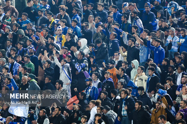 هجوم هواداران استقلال صدای ساپینتو را درآورد/دو مصدوم در کاروان آبی‌ها