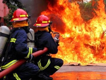 حریق ۳ مغازه در کاشان