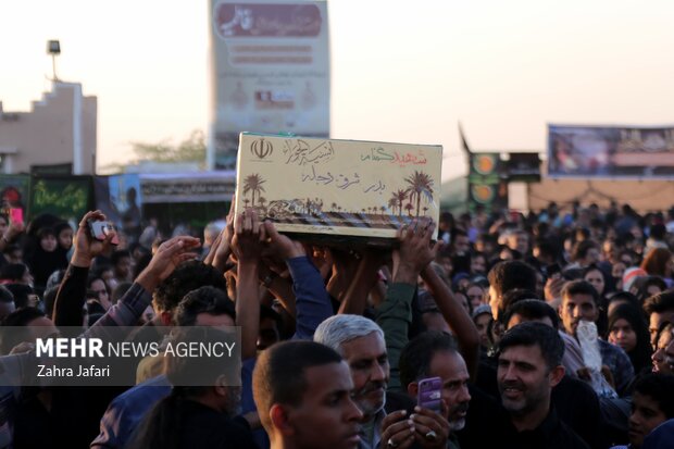 تشییع باشکوه پیکر شهید گمنام هشت سال دفاع مقدس در هشتبندی
