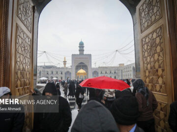 چهارشنبه زیارتی در حال و هوای بارانی حرم مطهر امام رضا(ع)