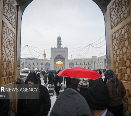 چهارشنبه زیارتی در حال و هوای بارانی حرم مطهر امام رضا(ع)