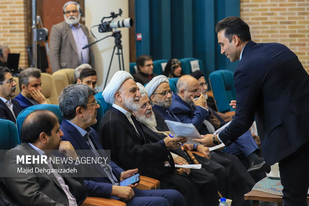 دیدار اقشار مختلف مردم استان یزد با رئیس قوه قضائیه