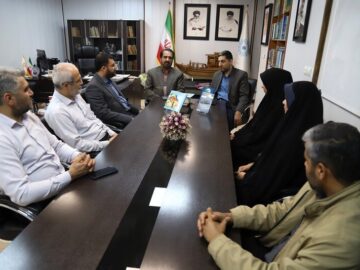 کتابهای نویسنده بوشهری به کتابخانههای عمومی اهدا شد