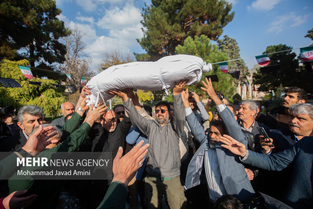 آیین تشیع وتدفین پیکر شهید گمنام در قزوین