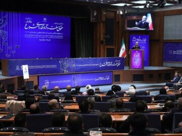 پزشکیان: در نگاه رهبری آزادی مشروع حق مردم و تکلیف حکومت است