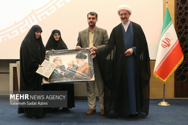 گردهمایی مادران و همسران شهدای قمی