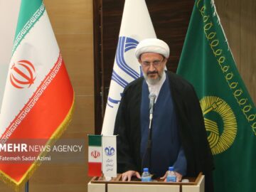 شریفی: خانوادههای شهدا پیشگامان جهاد تبیین و پاسداران خط روشن ایثارند