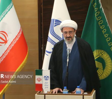 شریفی: خانوادههای شهدا پیشگامان جهاد تبیین و پاسداران خط روشن ایثارند