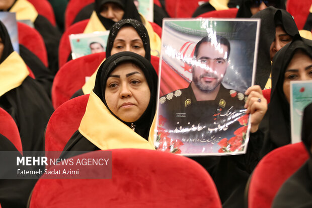 گردهمایی مادران و همسران شهدای قمی