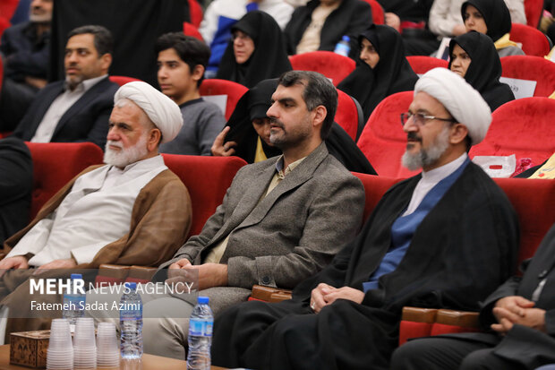 گردهمایی مادران و همسران شهدای قمی