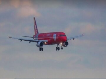 نجات ۴۲۵ سرنشین؛ فرود اضطراری بوئینگ ۷۷۷ در روسیه پس از آتش‌سوزی موتور