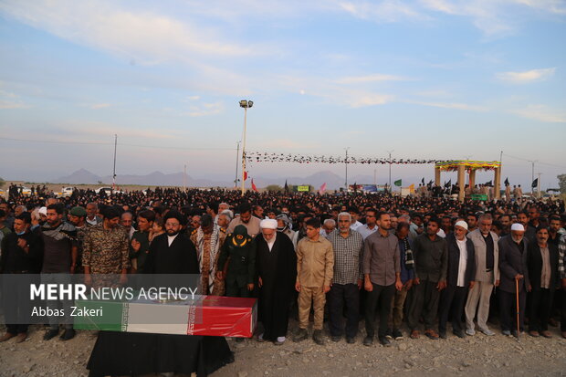 تشییع و تدفین پیکر شهید گمنام هشت سال دفاع مقدس در هشتبندی