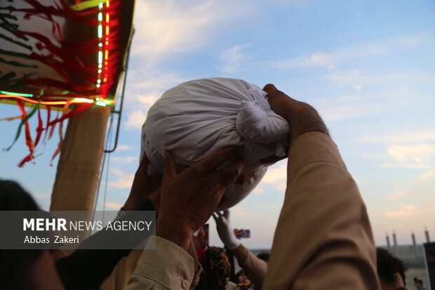 تشییع و تدفین پیکر شهید گمنام هشت سال دفاع مقدس در هشتبندی